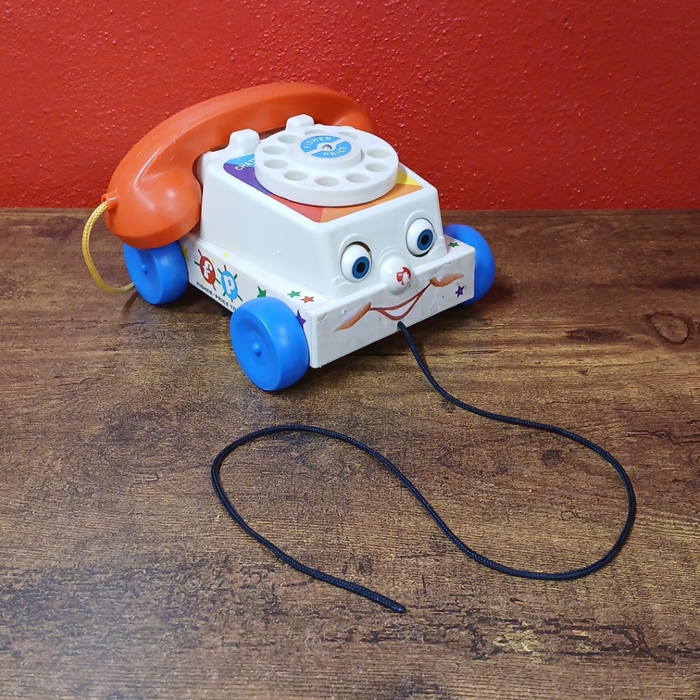 Fisher-Price CLASSIC RETRO CHATTER TELEPHONE 2009 Pull Along Toy Phone